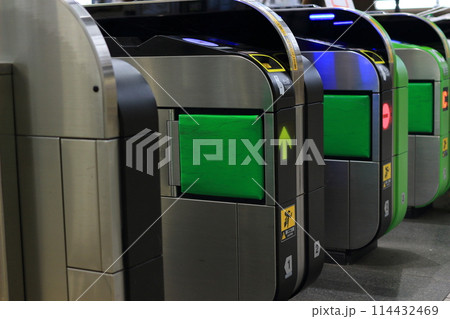 ICカード対応の自動改札機-JR東日本タイプ 114432469