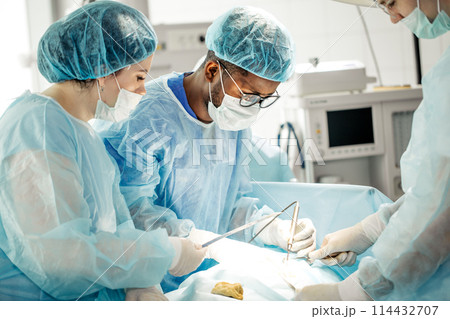 medical professionals performing surgery to treat nervous system disorders medical professionals performing surgery to treat nervous system disorders 114432707