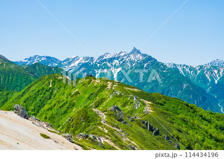 夏の燕岳登山(燕山荘から望む槍ヶ岳) 夏の燕岳登山(燕山荘から望む槍ヶ岳) 114434196