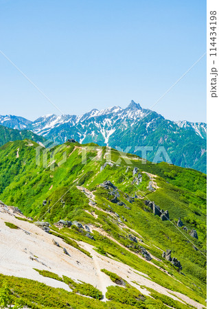夏の燕岳登山(燕山荘から望む槍ヶ岳) 夏の燕岳登山(燕山荘から望む槍ヶ岳) 114434198
