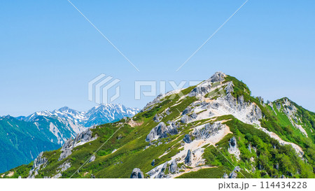 夏の燕岳登山（燕山荘から燕岳山頂を望む） 114434228