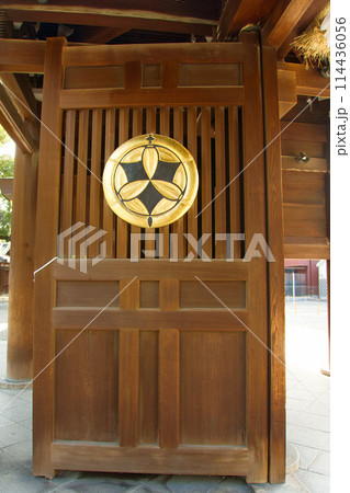 楼門の門にある社紋 【真清田神社】 楼門の門にある社紋 【真清田神社】 114436056