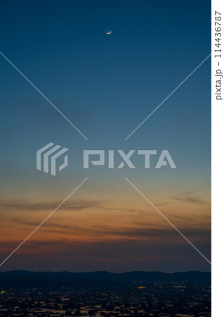 ［富山県］水鏡の田園風景・散居村展望広場から夜景（5月） 114436787