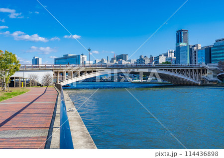 大阪市 中之島東端に架かる天神橋 大阪市 中之島東端に架かる天神橋 114436898