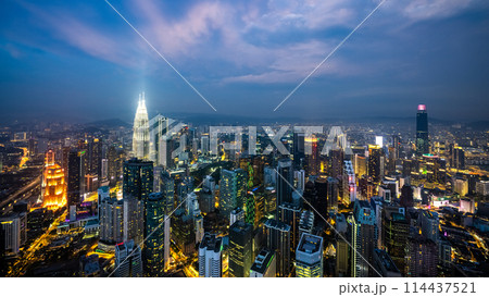 マレーシア KLタワーから眺めるクアラルンプールの夜景 ペトロナスツインタワー マレーシア KLタワーから眺めるクアラルンプールの夜景 ペトロナスツインタワー 114437521