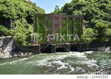 志津川発電所跡地と宇治川 114437933