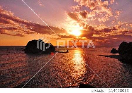 伊豆半島（西伊豆町堂ヶ島） 114438058