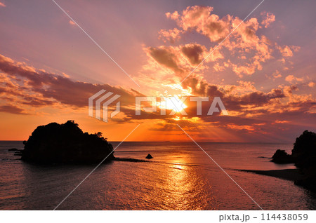 伊豆半島（西伊豆町堂ヶ島） 114438059