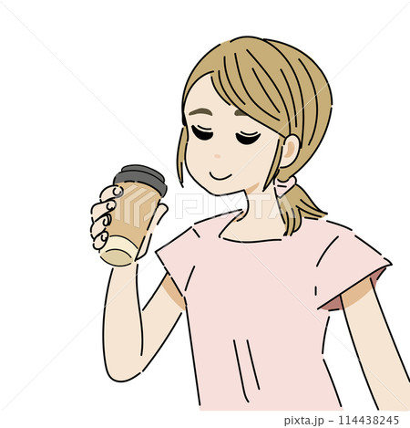 笑顔でドリンクを飲む女性 114438245