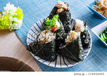 3種類の握らないおにぎり 114438443