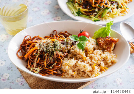 ランチのチャーハンと焼きそば ランチのチャーハンと焼きそば 114438448