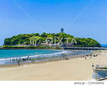 春の江の島　しかしこの日は夏日 114438682