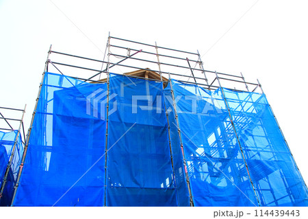 建築現場のネットと工事現場 114439443