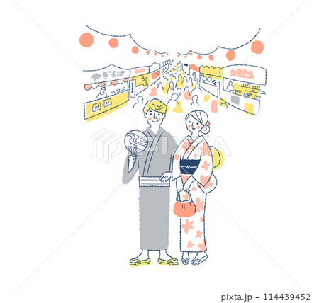 祭りの夜店と浴衣姿の若いカップル 114439452