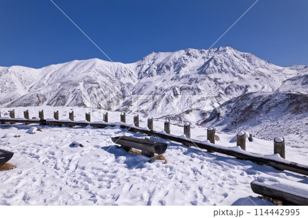 雪景色エンマ台(エンマ台展望台)から立山連峰 114442995