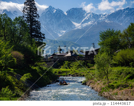 松川でのラフティング風景　長野県白馬村 114443617