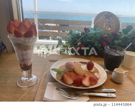 いちごパフェ いちごスウィーツ いちごパフェ いちごスウィーツ 114443864