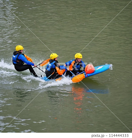 ウォータースポーツ 114444333