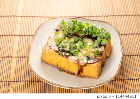簡単な厚揚げの味噌チーズ焼き うまいよ~ 簡単な厚揚げの味噌チーズ焼き うまいよ~ 114444911