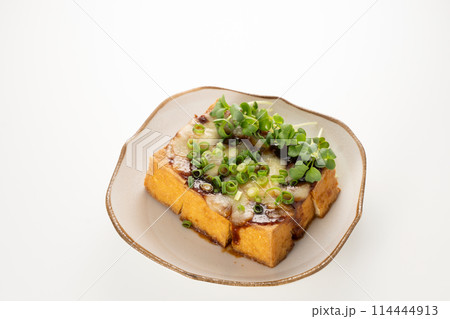 簡単な厚揚げの味噌チーズ焼き　うまいよ～ 114444913