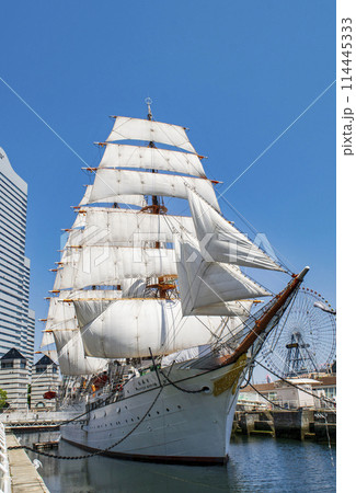 横浜みなとみらい地区　日本丸メモリアルパーク　帆船「日本丸」　総帆展帆　国の重要文化財 114445333