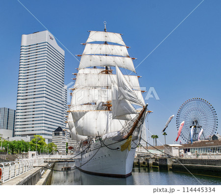 横浜みなとみらい地区　日本丸メモリアルパーク　帆船「日本丸」　総帆展帆　国の重要文化財 114445334