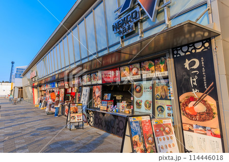 静岡県　東名高速道路にある足柄サービスエリア 114446018