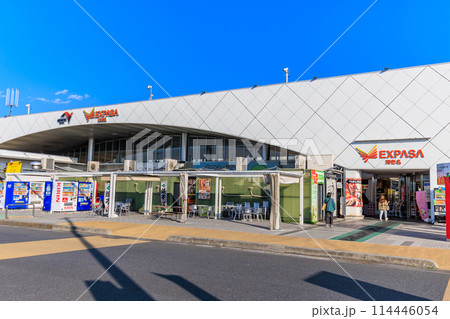 神奈川県　東名高速道路にある海老名サービスエリア 114446054