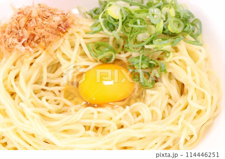 釜玉ラー 醤油で食べる 新しい食べ方 釜揚げ 玉子 ラーメン 釜玉ラー 醤油で食べる 新しい食べ方 釜揚げ 玉子 ラーメン 114446251