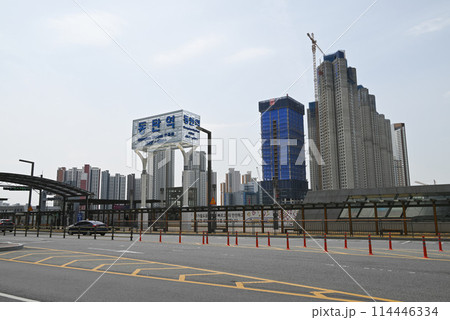 韓国京畿道　東灘(トンタン)駅とマンション群 114446334