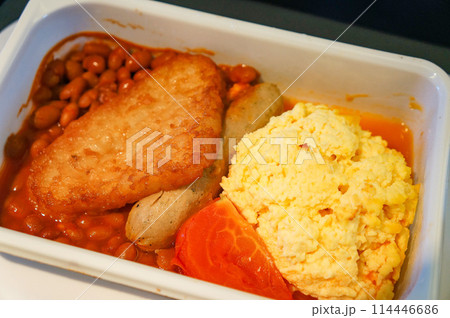 LCCの機内で提供された食事 LCCの機内で提供された食事 114446686