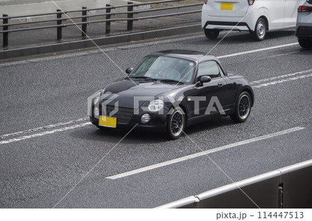 スポーツカー　道路走行 114447513