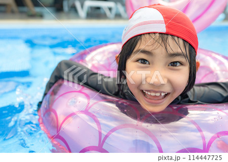 プール　スイミング　子供の写真 114447725