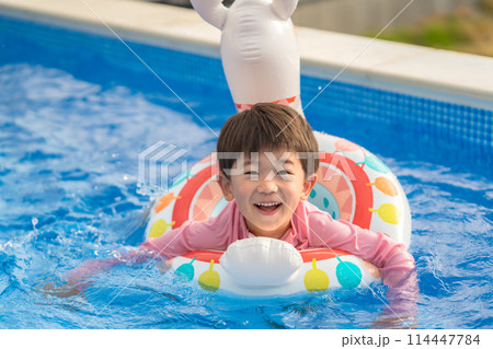 プール　スイミング　子供の写真 114447784