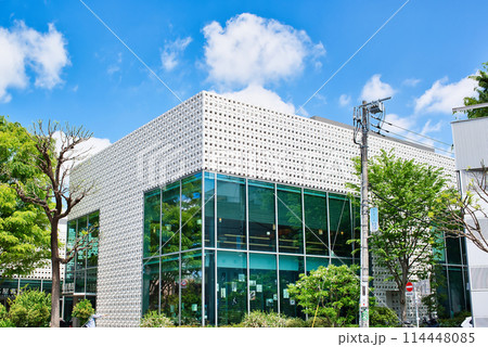 東京渋谷区　新緑の代官山T-SITE付近の風景 114448085