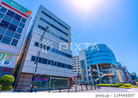 日本の藤沢都市景観 湘南台駅出入口（地下鉄・小田急・相鉄線）前などを望む 114448897