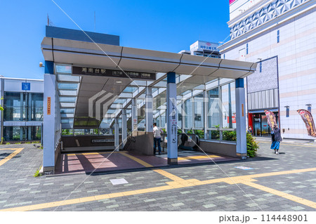 日本の藤沢都市景観 湘南台駅出入口（地下鉄・小田急・相鉄線）などを望む 114448901