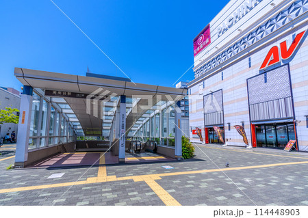 日本の藤沢都市景観 湘南台駅出入口（地下鉄・小田急・相鉄線）などを望む 114448903