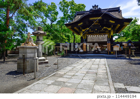 豊国神社 豊臣秀吉像(清水焼)と唐門 豊国神社 豊臣秀吉像(清水焼)と唐門 114449194