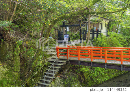 鞍馬寺西門と奥ノ院橋 鞍馬寺西門と奥ノ院橋 114449382