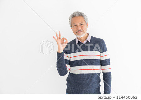 笑顔のシニア男性 笑顔のシニア男性 114450062