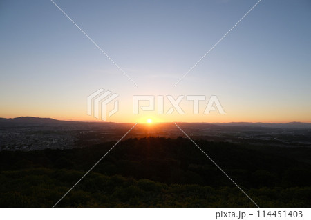 奈良県奈良市_若草山からの夕日10_2023年7月 奈良県奈良市_若草山からの夕日10_2023年7月 114451403