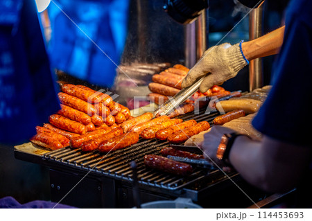 台湾夜市のソーセージ屋台 114453693