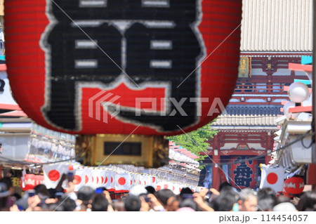 雷門の大提灯 浅草寺の大提灯 東京の観光地 浅草のシンボル 雷門の大提灯 浅草寺の大提灯 東京の観光地 浅草のシンボル 114454057