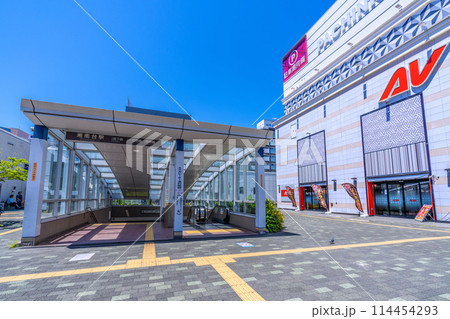 日本の藤沢都市景観 湘南台駅出入口（地下鉄・小田急・相鉄線）などを望む 114454293