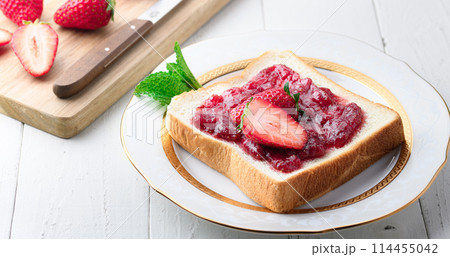 苺ジャムトースト 114455042