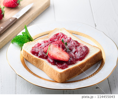 苺ジャムトースト 114455043