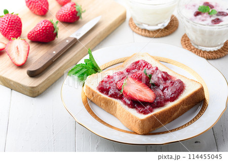 苺ジャムトースト 114455045