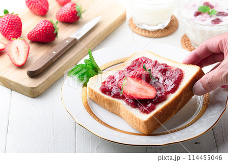 苺ジャムトースト 114455046