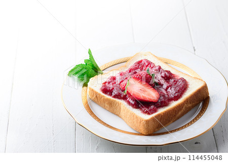 苺ジャムトースト 114455048